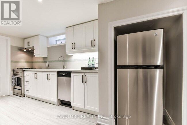 Building Photo - 360 Roxton Rd