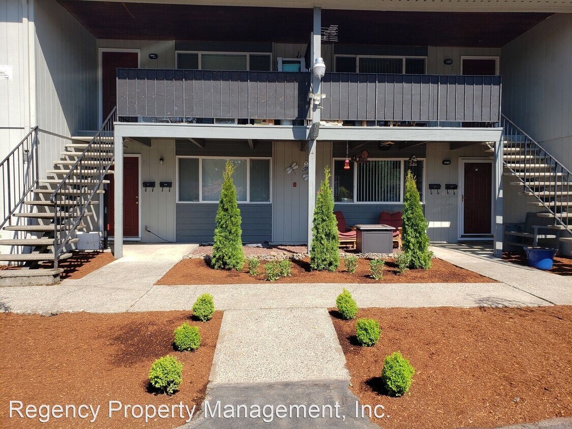 2 br, 1 bath House 780 E Berkeley Street House Rental in Gladstone