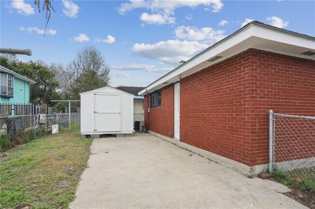 Building Photo - 7551 Oak St