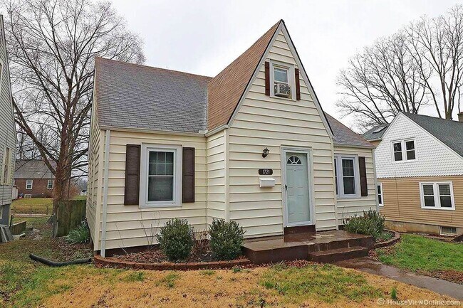 Foto del edificio - Available THIS SUMMER-Spacious Home Close to Campus