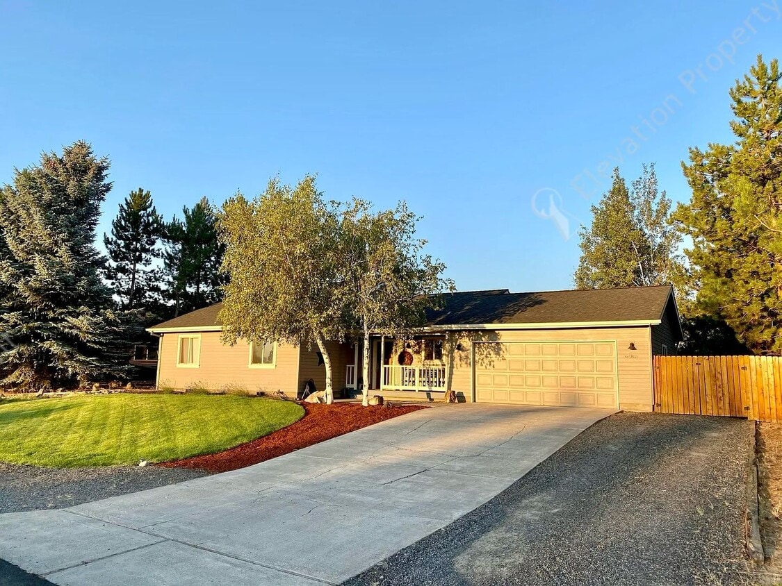 Primary Photo - Coming Soon! UNFURNISHED and Updated Singl...