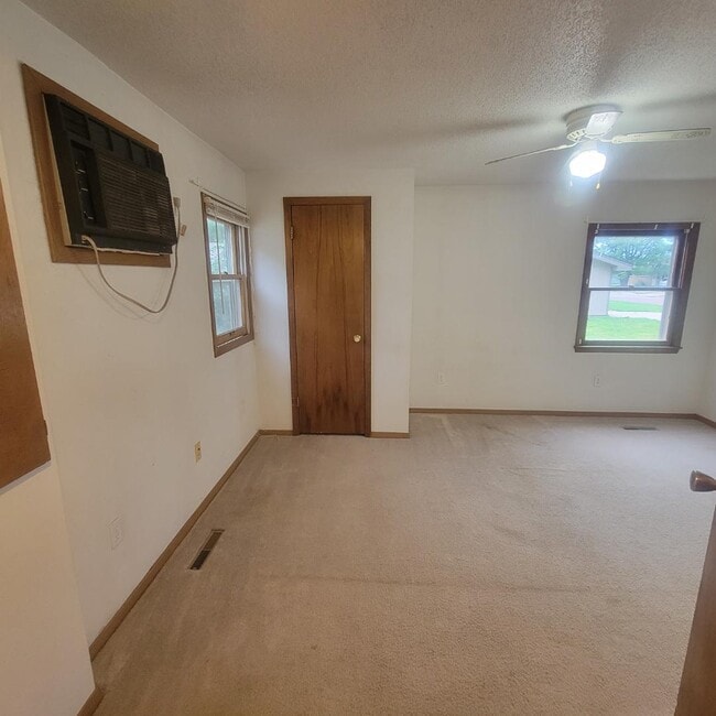 Building Photo - 1011 Lincoln St