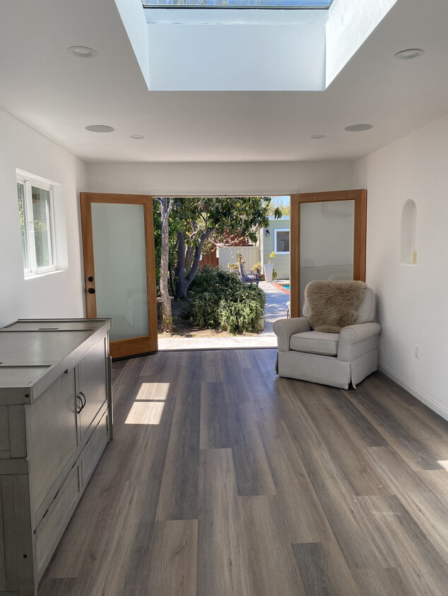 Foto principal - 22612 Califa St