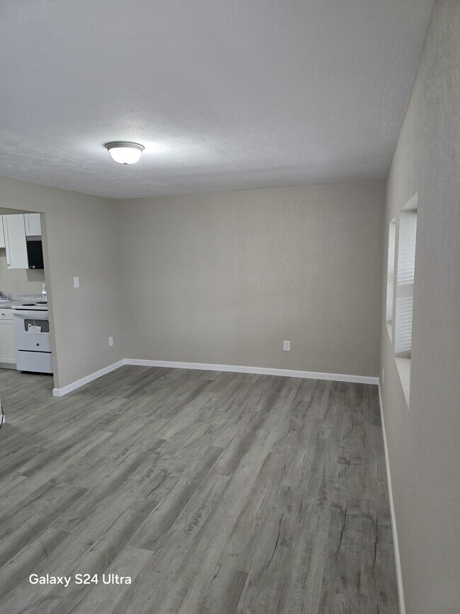 Building Photo - 110 Tacoma Rd