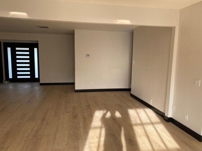 Building Photo - 5159 Chimineas Ave