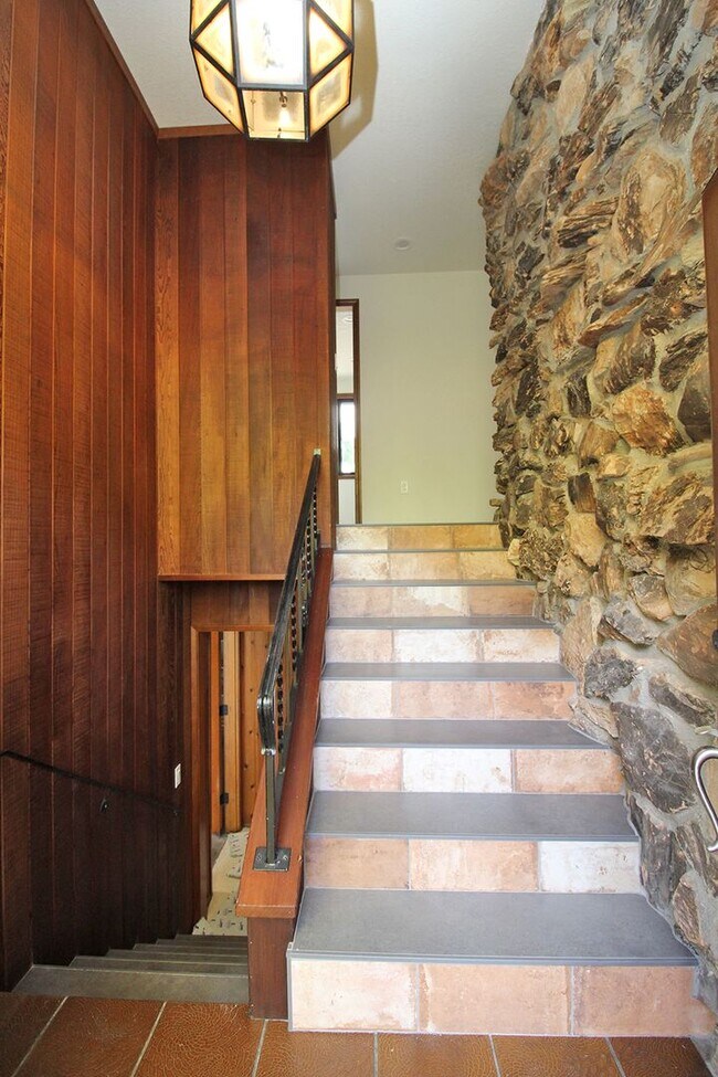 Foto del edificio - Beautifully Remodeled 3 Bedroom/2 Bath West Slope Mid-Century Home