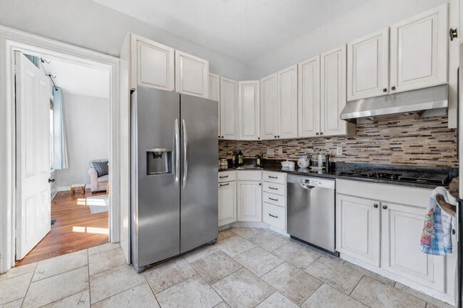 Photo - 201 W Barnard St Apartment