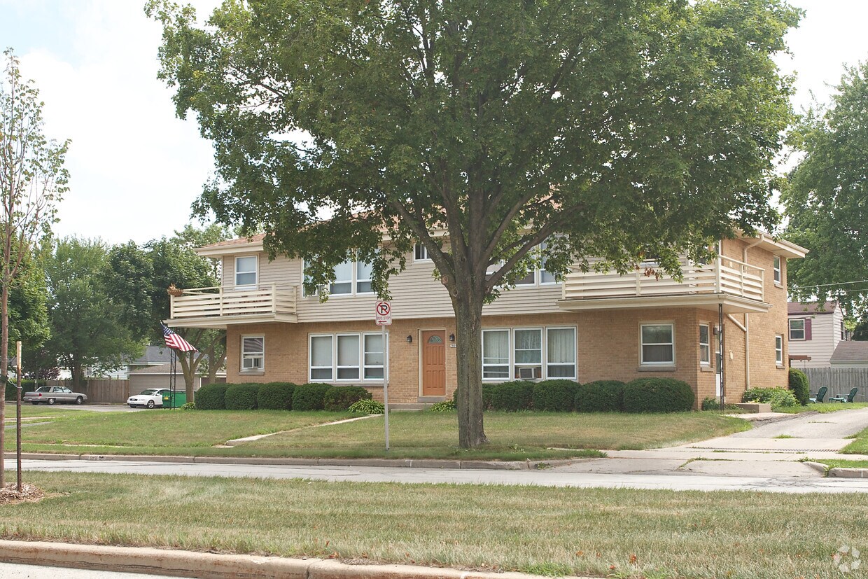 Building Photo - 7909 W Morgan Ave