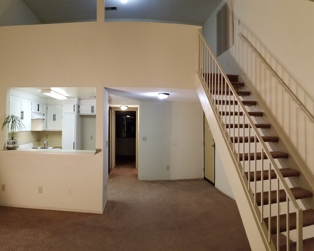 Foto principal - 15135 Burbank Blvd