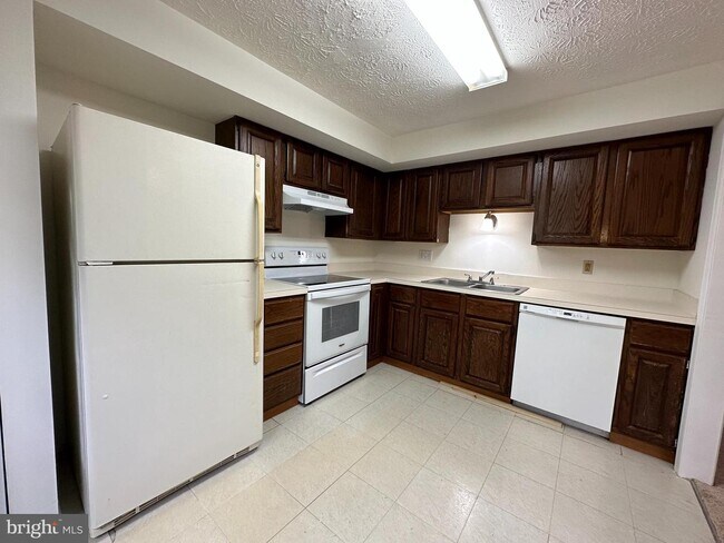 Foto del edificio - 5857 Chrysanthemum Dr