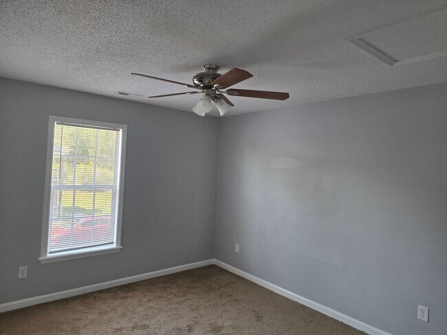 Foto del edificio - 2 Bedroom 1 Bath Upstairs Unit