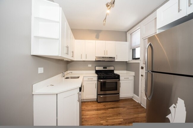 Building Photo - 622 W Stratford Plz