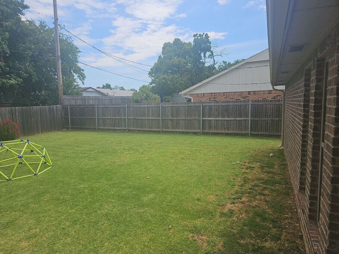 Foto del edificio - Very Nice 3 bedroom 2 bath home in Edmond ...