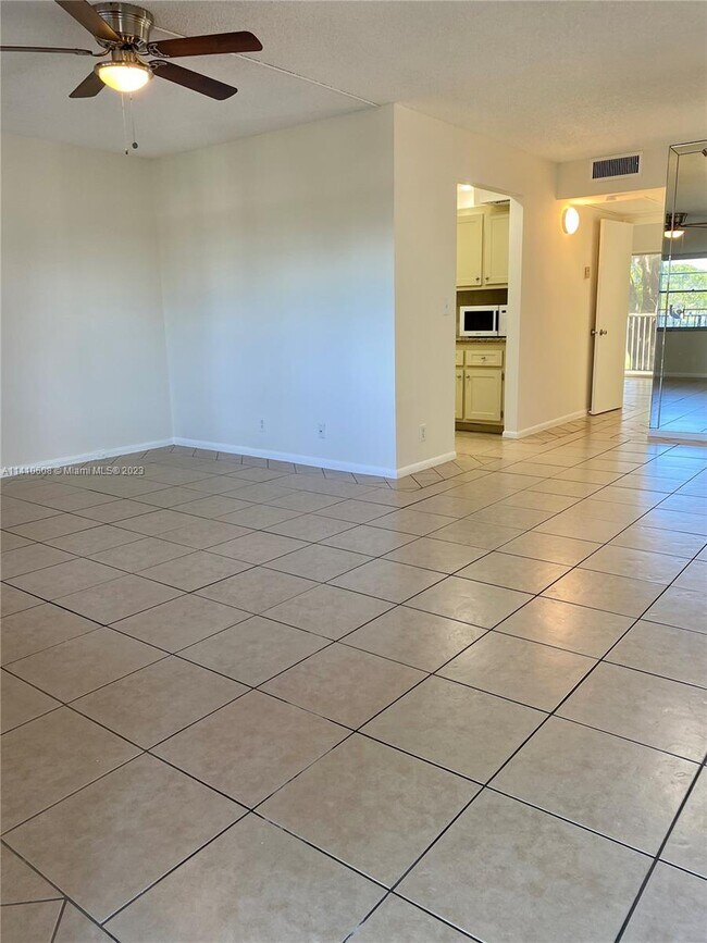 Foto del edificio - 13255 SW 9th Ct