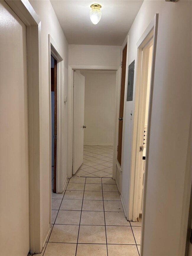Foto del edificio - 5205 Bennett Ave
