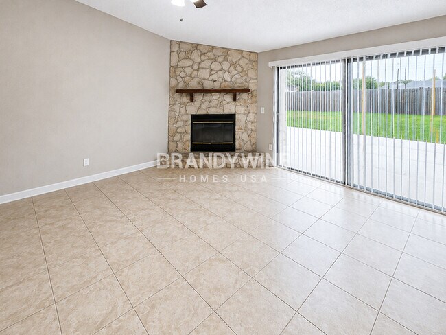 Building Photo - 616 Pembridge Dr W