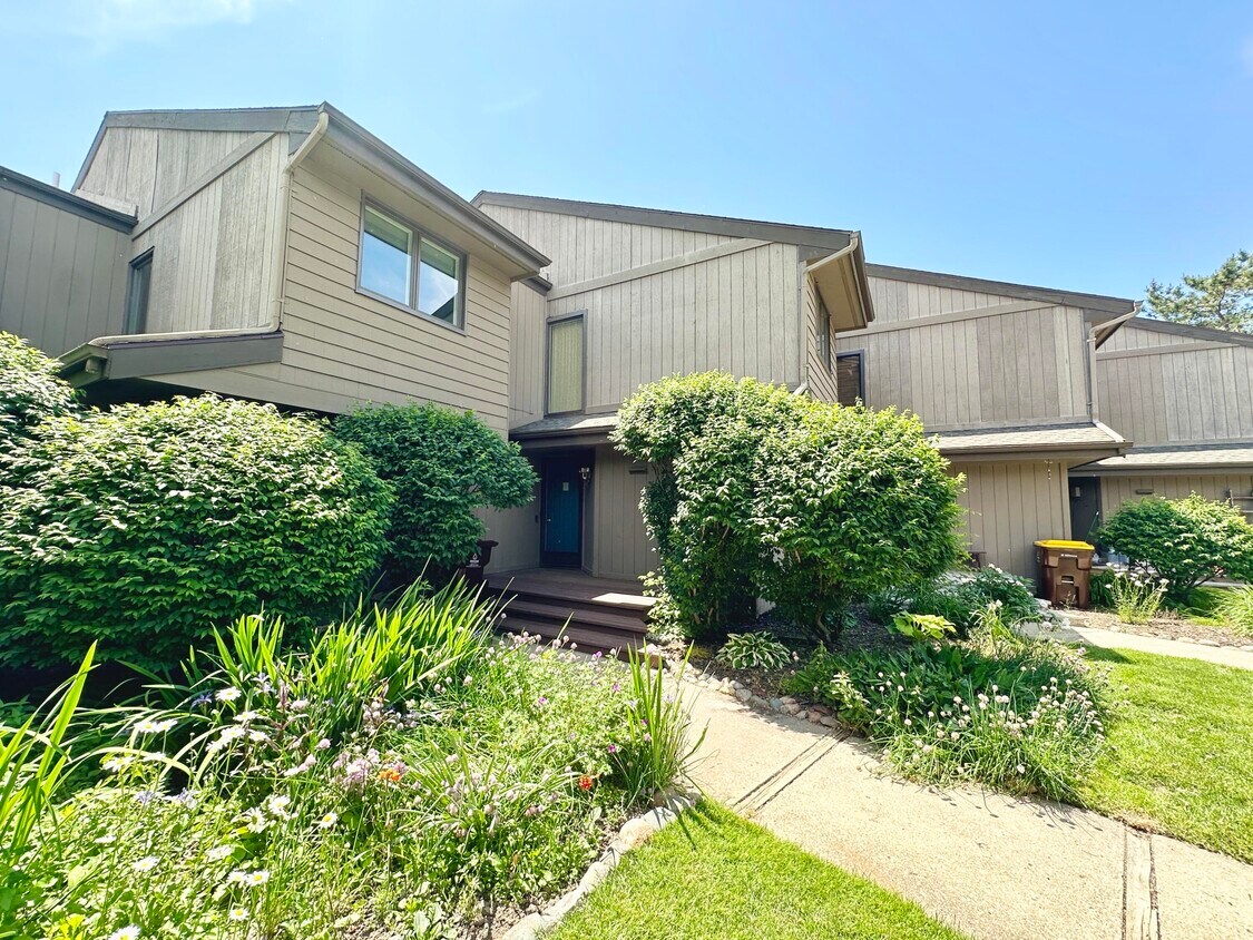 Primary Photo - 5377 Wild Oak Dr