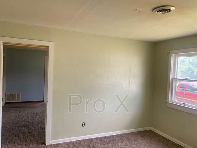 Building Photo - 2008-2010 E Second Street