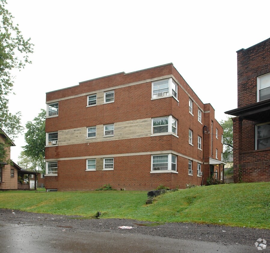 Primary Photo - 11 Circle St