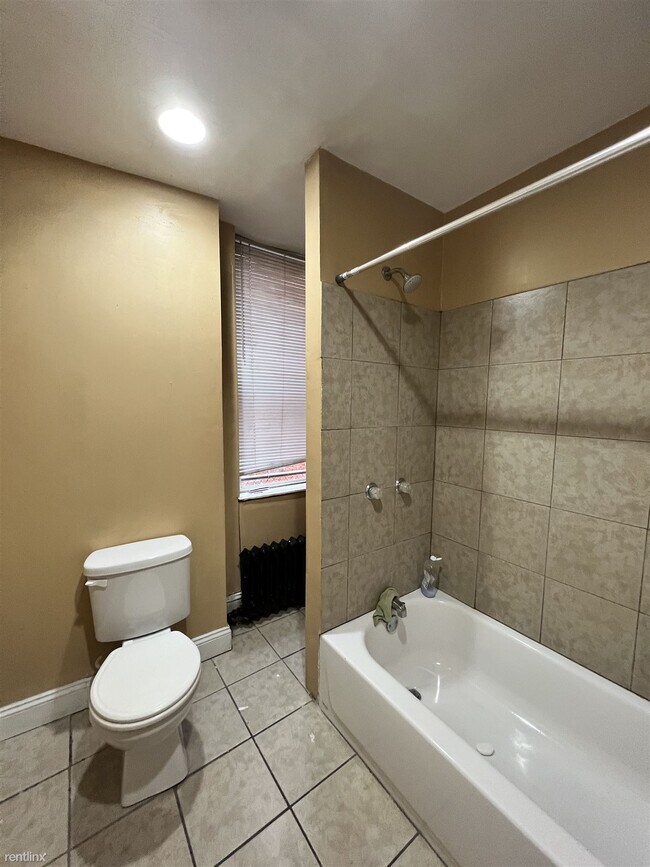 Building Photo - 1 br, 1 bath Triplex - 1333 North 60th Str...