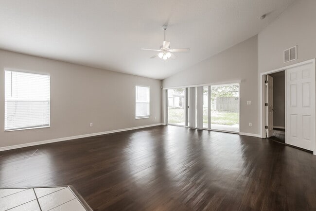 Building Photo - 11111 Newbridge Dr