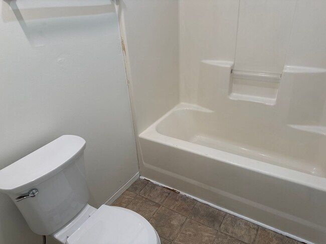Building Photo - Great 3 Bedroom 2 Bathroom home for $1295!