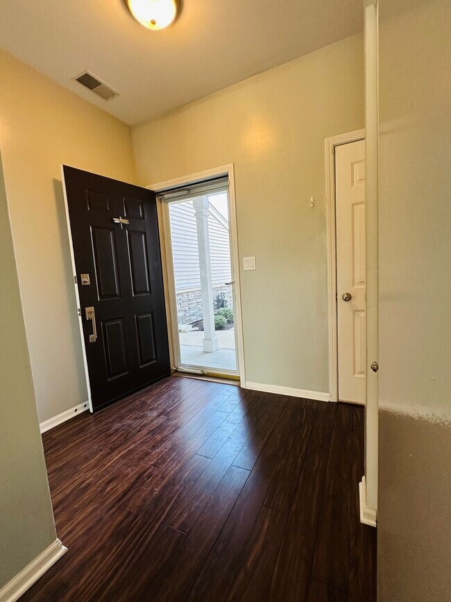 Foto del edificio - 2409 Golf Ridge Cir