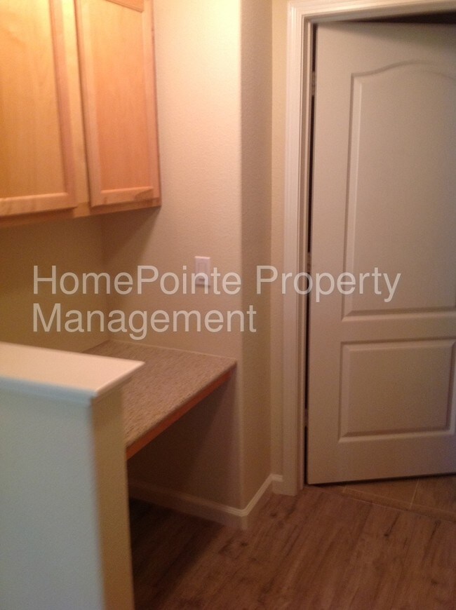 Foto del edificio - 1900 Danbrook Dr