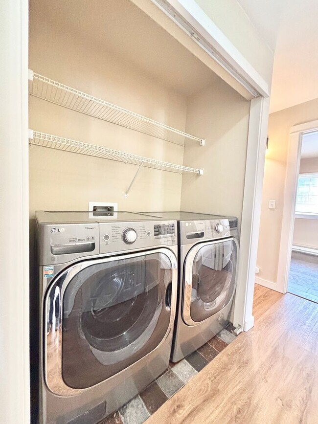 Foto del edificio - Beautiful 2 bed 2 bath condo