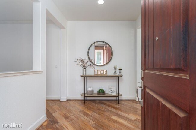 Building Photo - 4 br, 3.5 bath House - 409 W Cupertino Ave