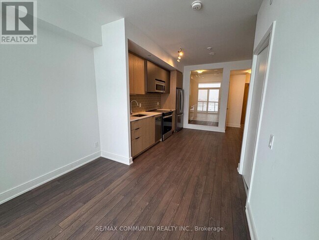 Photo du bâtiment - 1350 Ellesmere Rd