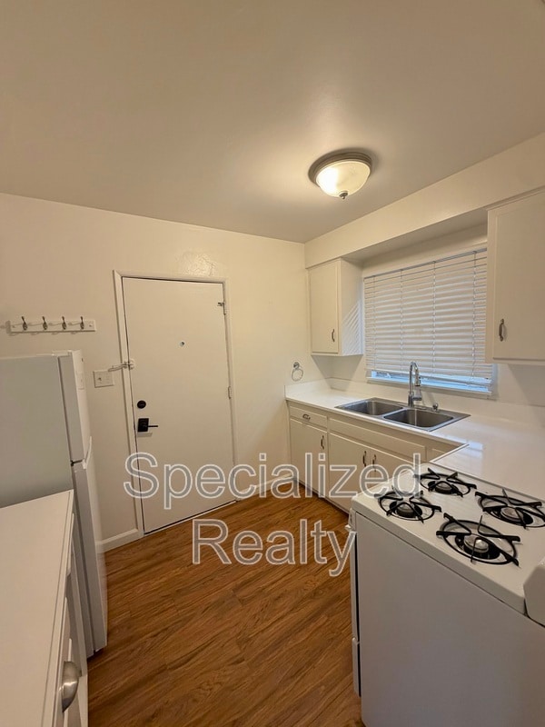 Foto del edificio - 438 Arden Ave