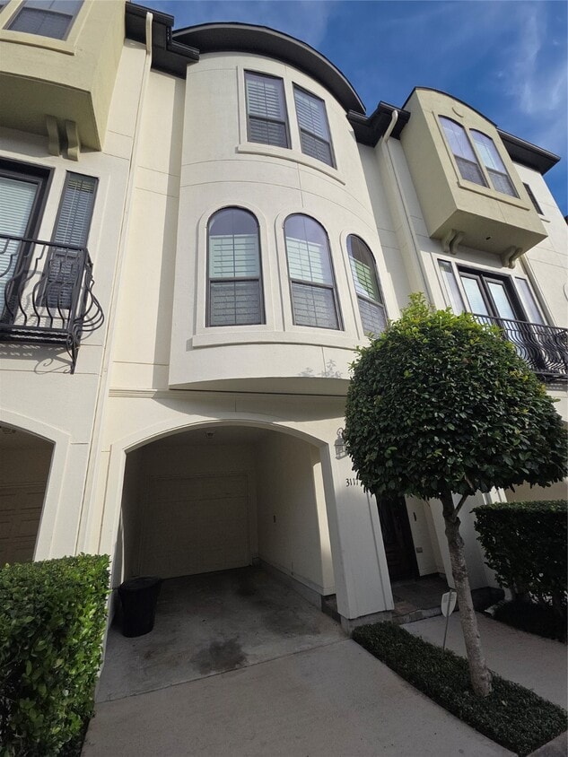 Foto principal - 3117 Fairdale Oaks E