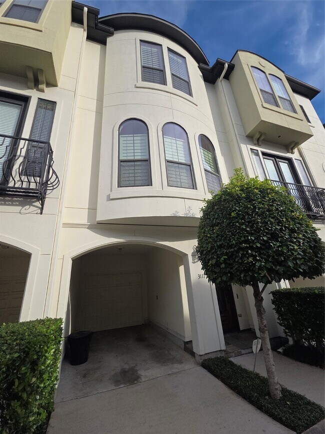 Building Photo - 3117 Fairdale Oaks E