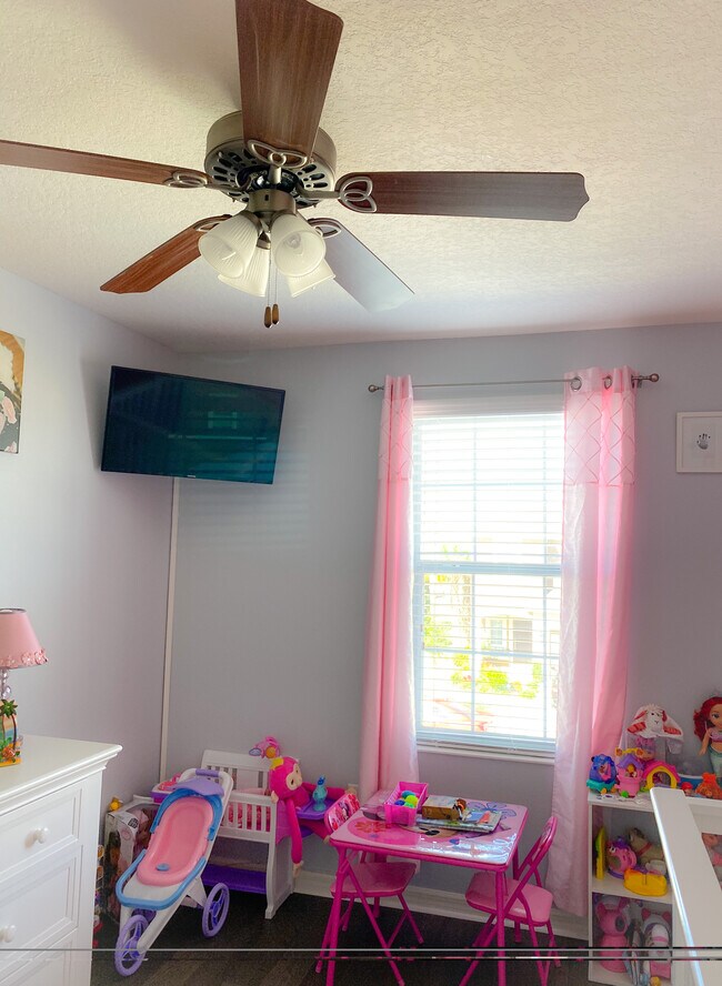 Foto del edificio - 7070 Towne Lake Rd