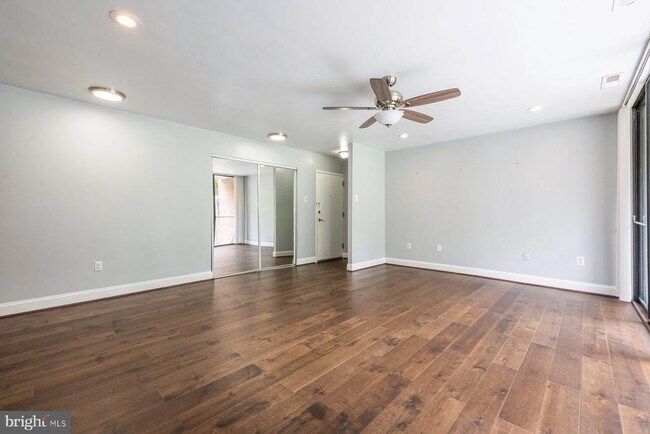 Foto del edificio - 702 Quince Orchard Blvd