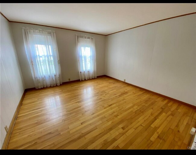 Building Photo - 204 Charles Ave