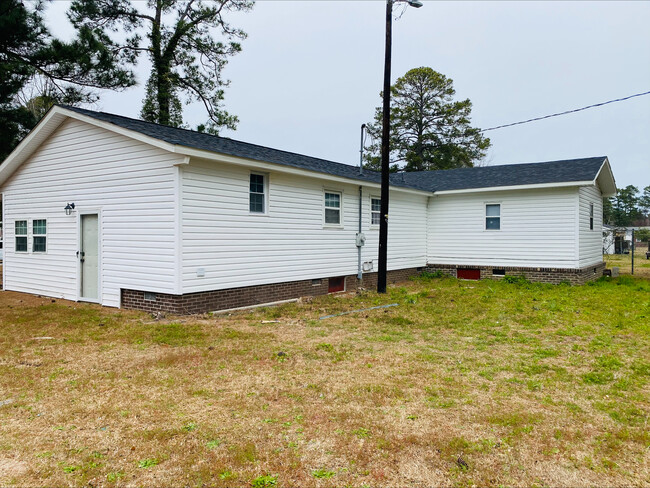 Building Photo - 1504 N Rocky Way Dr