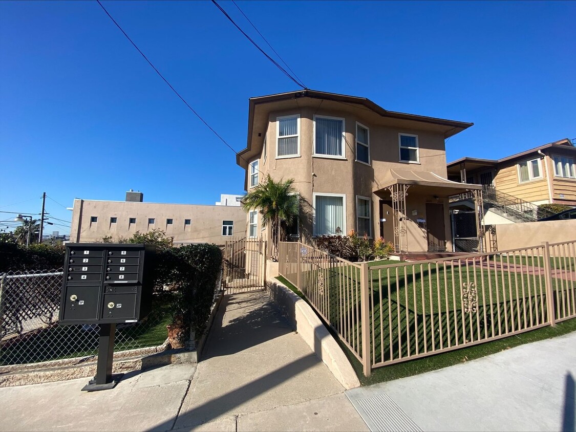 Primary Photo - Move-In Ready! 1BR w/ AC & Parking Near Li...