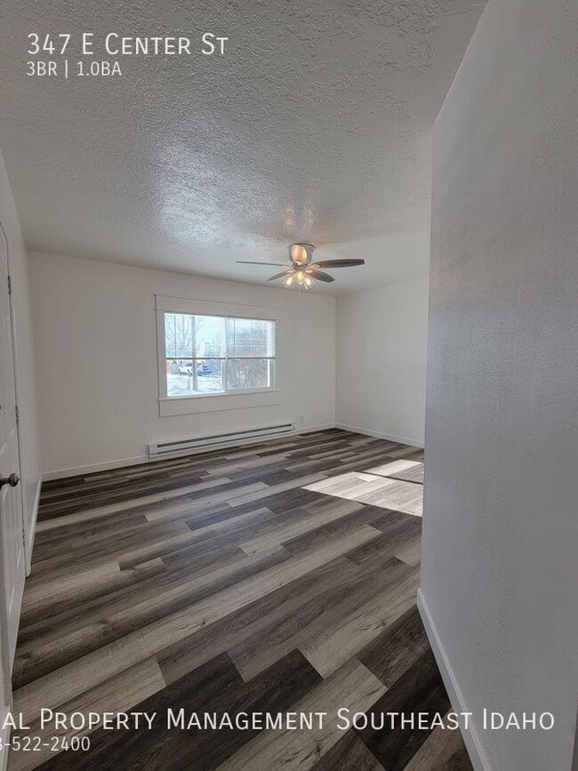 Foto del edificio - 347 E Center St