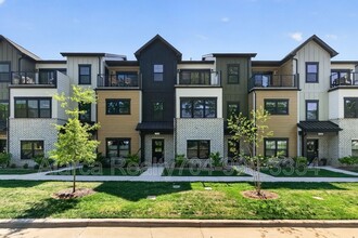 Building Photo - 714 Falling Oak Aly