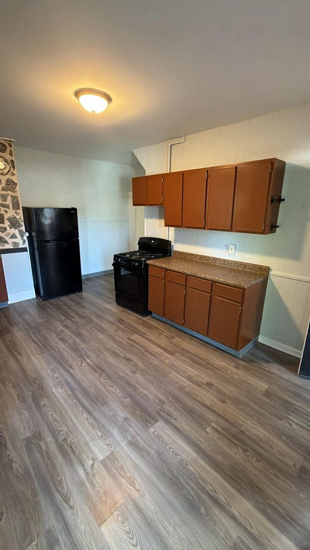 Foto del edificio - 571-573 Howe Ave