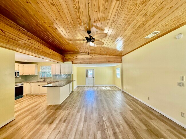 Foto del edificio - 1401 NE Elizabeth Ave