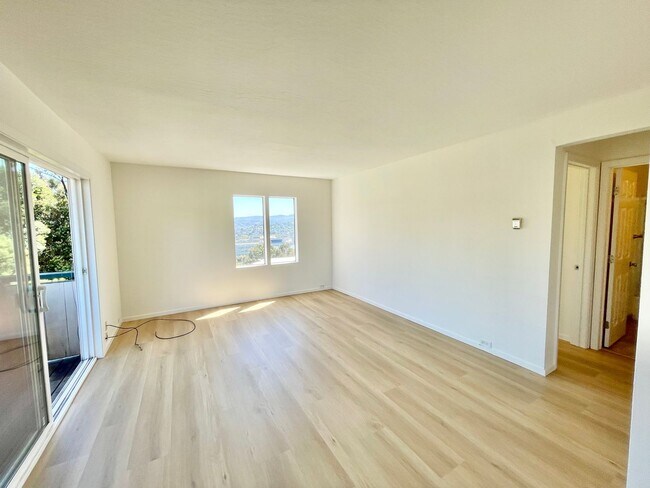 Foto del edificio - Potrero Hill 1 BR/1BA -  Parking, Laundry,...