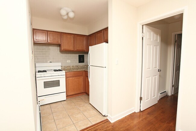 Foto del edificio - 5851 N Winthrop Ave
