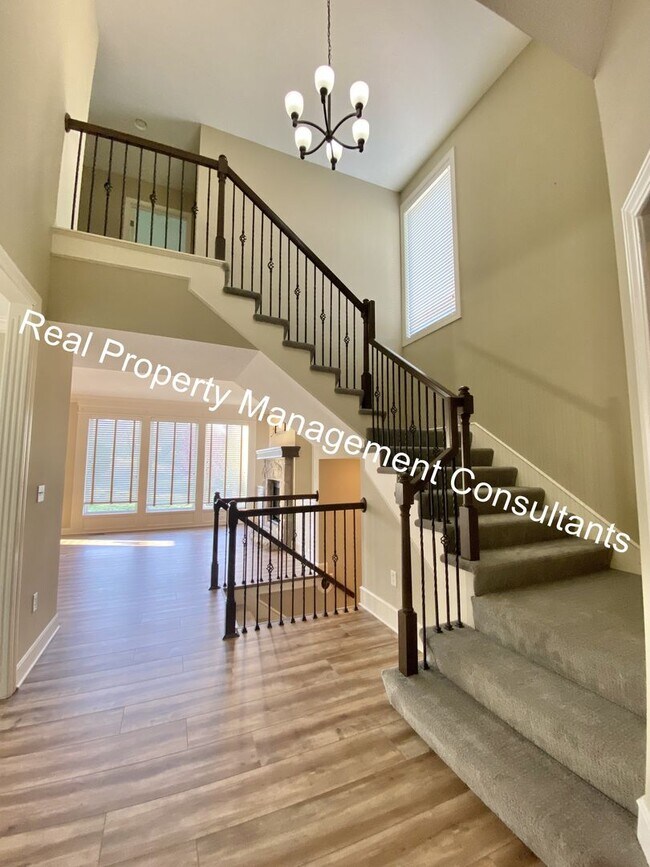 Building Photo - 4 Bedroom In Blue Valley School District