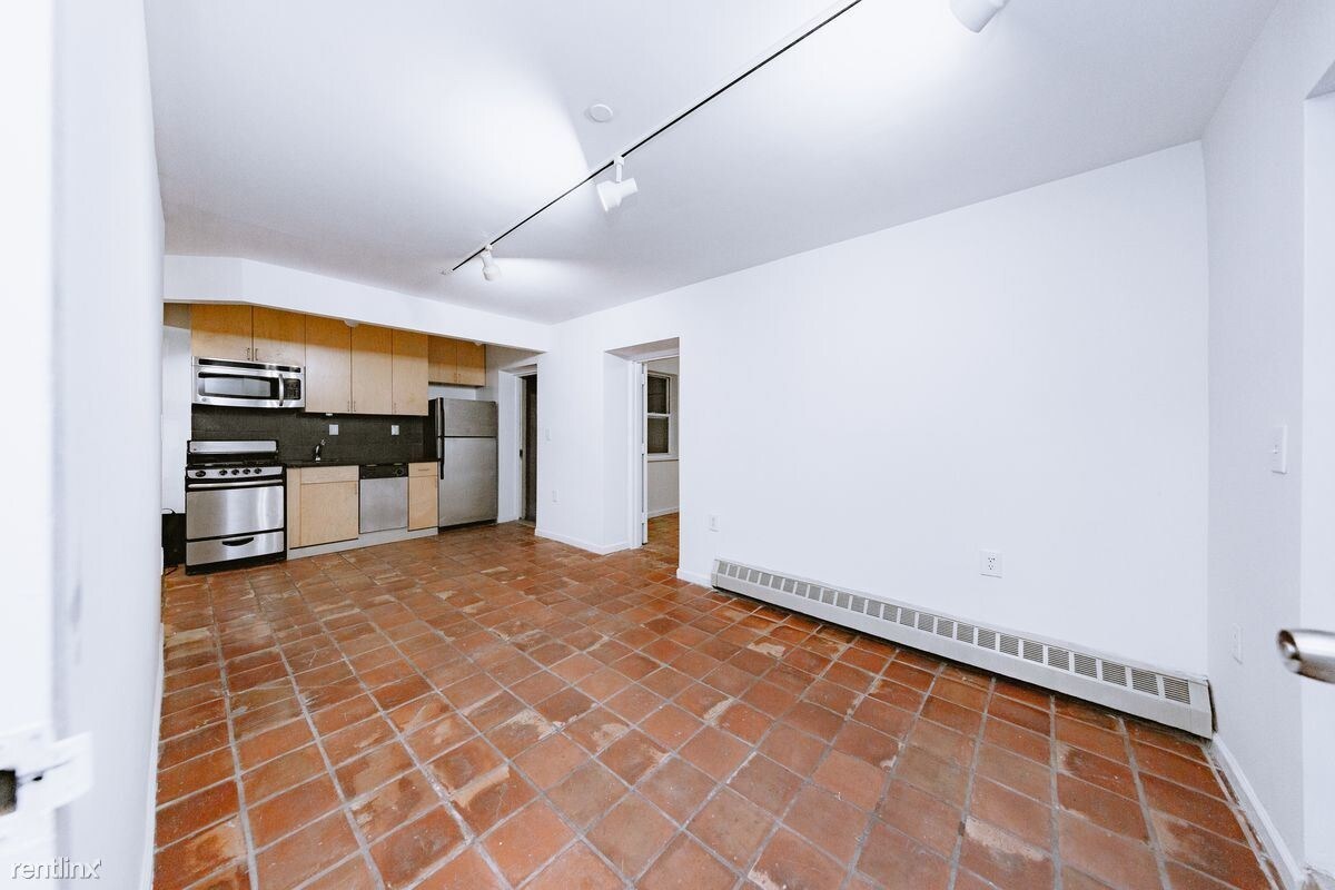 Primary Photo - 3 br, 1 bath Apartment - 308 E 8th St