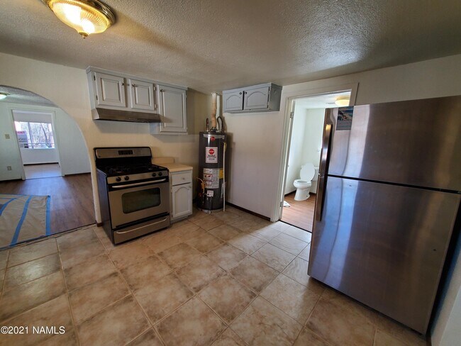 Building Photo - 515 S O'Leary St