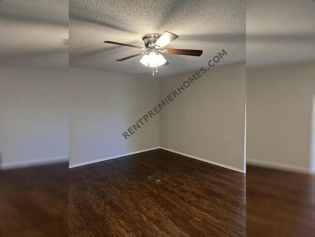 Foto del edificio - 3913 Hiddleston Cir