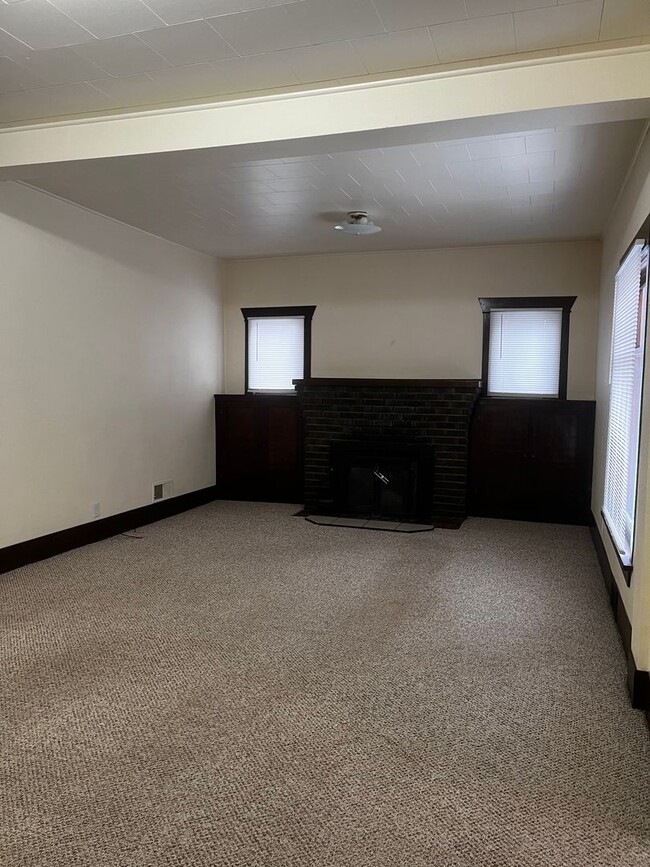 Building Photo - 3 bedroom, 1 bath house located in Kellogg...